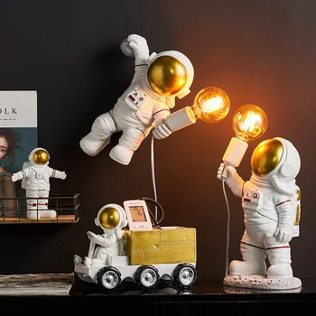Astronauta Figurine Resin Patung Dekorasi Rumah Modern Miniatur Meja Ornamen Kosmonot Anak-anak Hadiah Patung-patung untuk Dekorasi