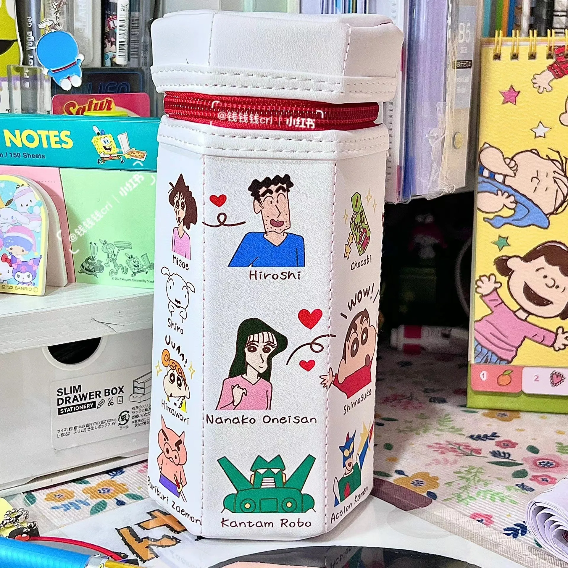 Krayon Shin-chan Tas Pensil Kotak Alat Tulis Kartun Pu Kulit Tahan Air Tas Penyimpanan Siswa Kapasitas Besar Perlengkapan Sekolah - 5