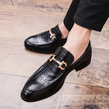 Sepatu Kulit Merek Italia Gaun Formal Bisnis Sepatu Kulit Pria Sepatu Kasual Kantor Desainer Flat Pernikahan Formal untuk Pria
